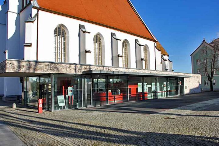 Stadtinformation vor Klosterkirche